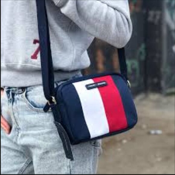 TOMMY HILFIGER Purse Crossbody Bag Women’s Size O/S Blue Red Colorblock - Picture 2 of 10
